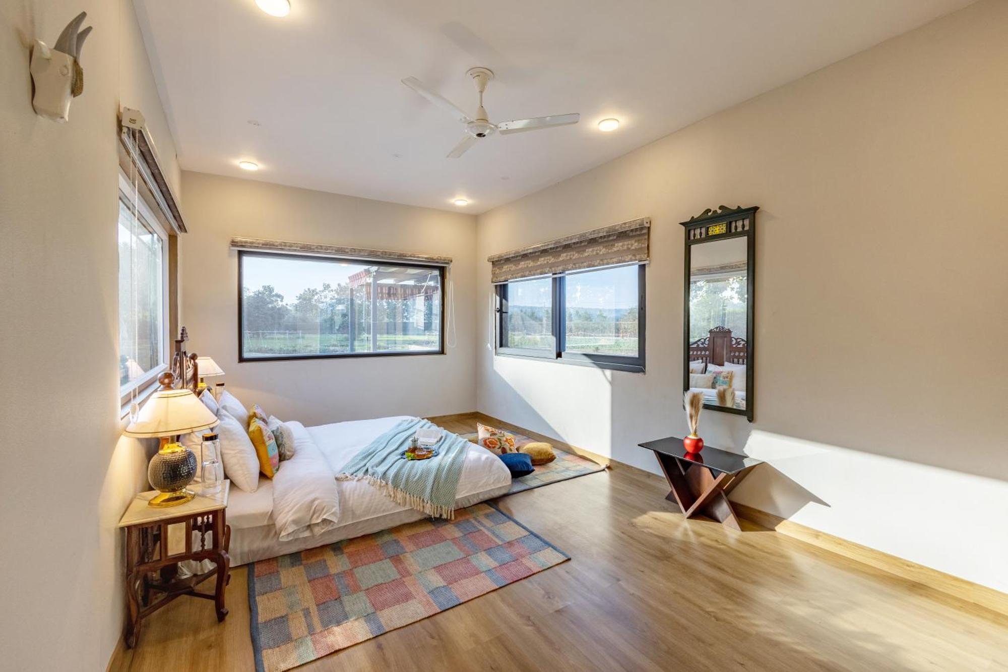 Villa Elivaas Hidden Oasis 4Bhk With Pool, Mud House & Container House Dhauj Exterior foto
