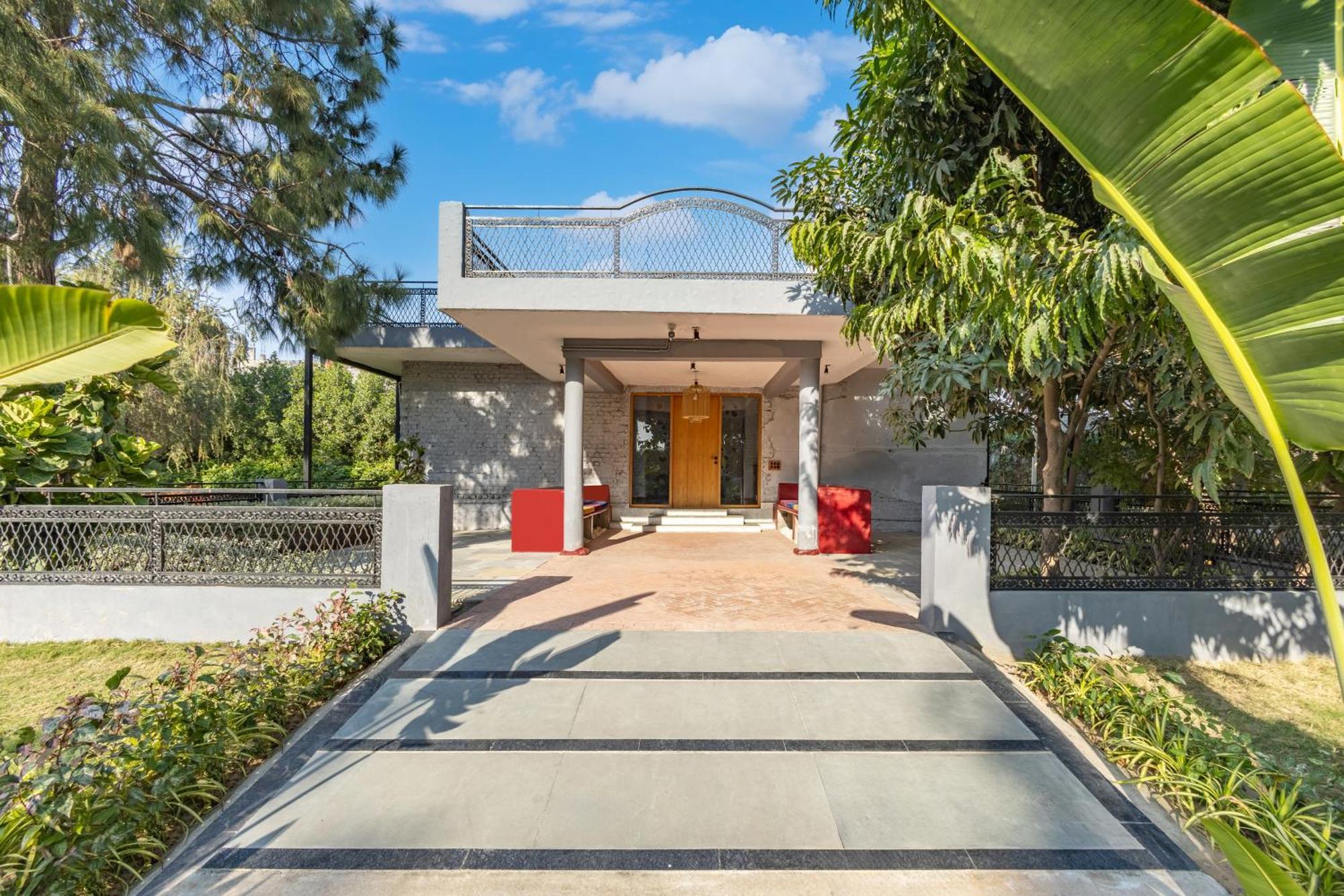Villa Elivaas Hidden Oasis 4Bhk With Pool, Mud House & Container House Dhauj Exterior foto